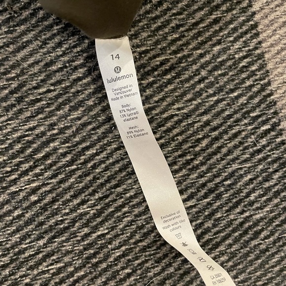 *SOLD* Lululemon jacket - Picture 3 of 3